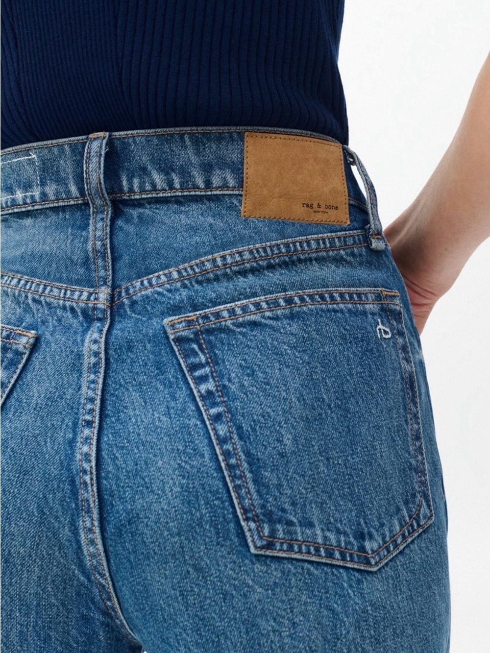 Rag and bone - Shea Relaxed Straight Jeans
Lightweight Rigid size 25